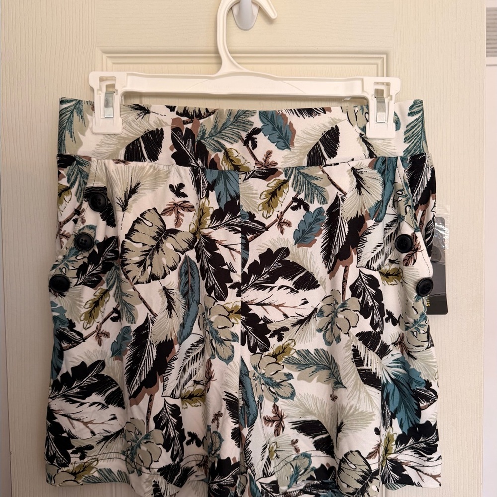 Robert Louis — Floral Women's Shorts